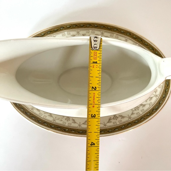 Vintage Gravy Boat & Tray - Picture 11 of 15